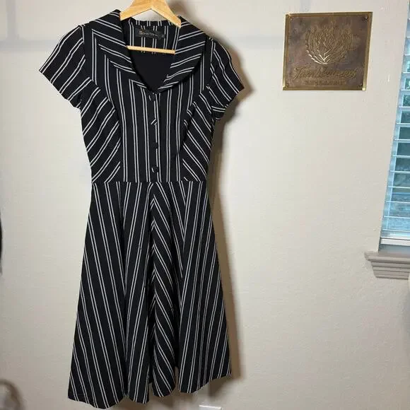 Women's Gown Town Retro Black and White Striped Fit and Flair Dress Size Small - Picture 2 of 8